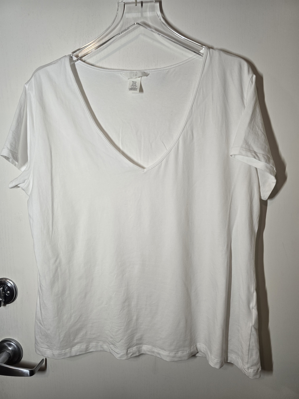 H&M Women's White V-Neck Short Sleeve Tee